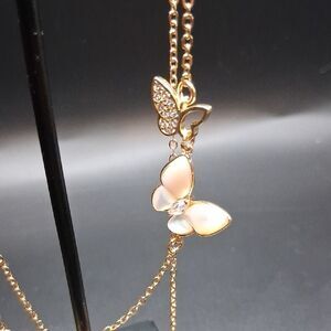 Dozzior Beautiful Double Butterfly Goldtone Necklace New In Box